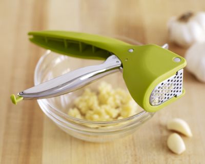 Ratcheting Garlic Press