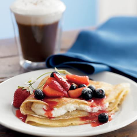 crepes with berries and