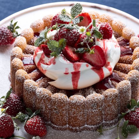 pound cake with strawberries