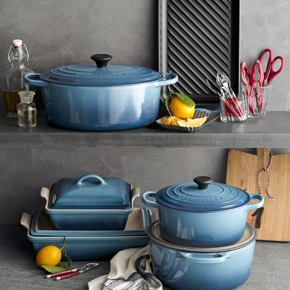 Le Creuset Heritage Stoneware Shallow Square Covered Baker Scroll To Next Item