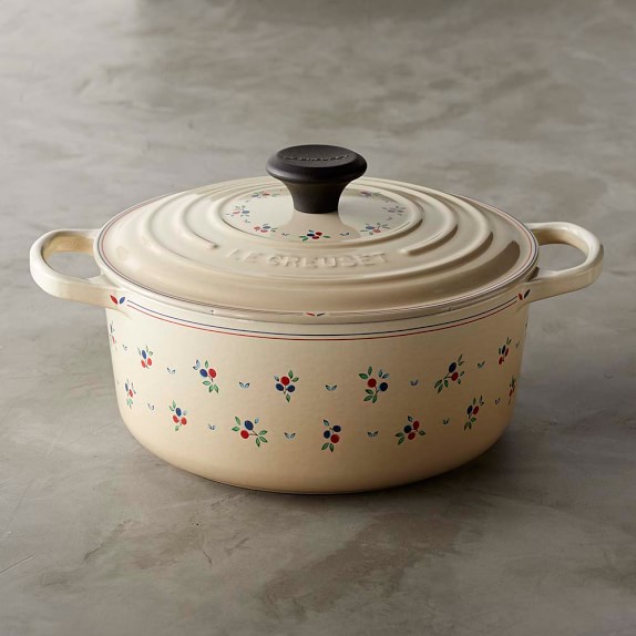 Le Creuset Signature Cast Iron Pee Fruit 4 1 2 Qt Le Creuset Signature Cast Iron Pee Fruit 4 1 2