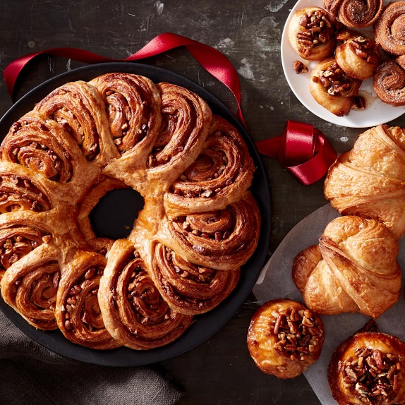 Cinnamon Roll Breakfast Wreath Williams Sonoma