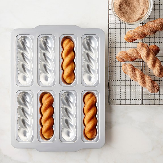 Williams Sonoma Nonstick Doughnut Twist Pan